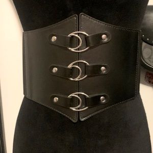 Nwot 2x/3x corset belt. Hot topic. Never worn.